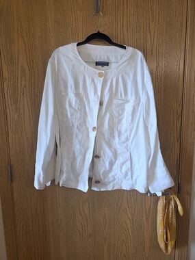 Crown & Ivy White Lightweight Button-Front Jacket